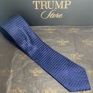 President Donald J Trump Signature Collection-New with Tags